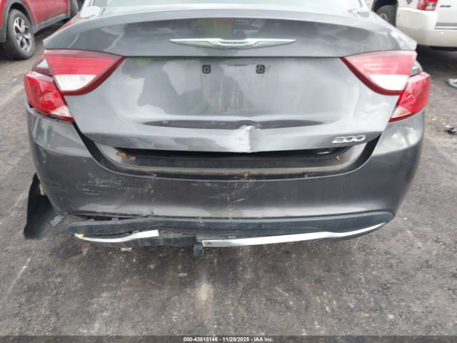Chrysler 200 Limited Image 14
