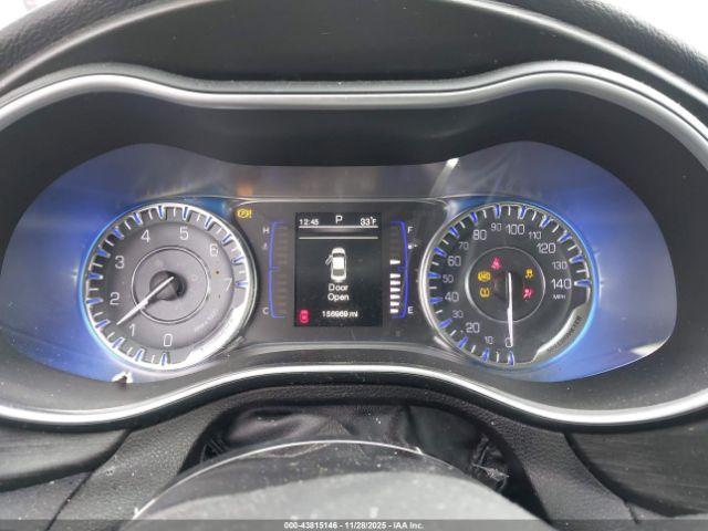 Chrysler 200 Limited Image 12