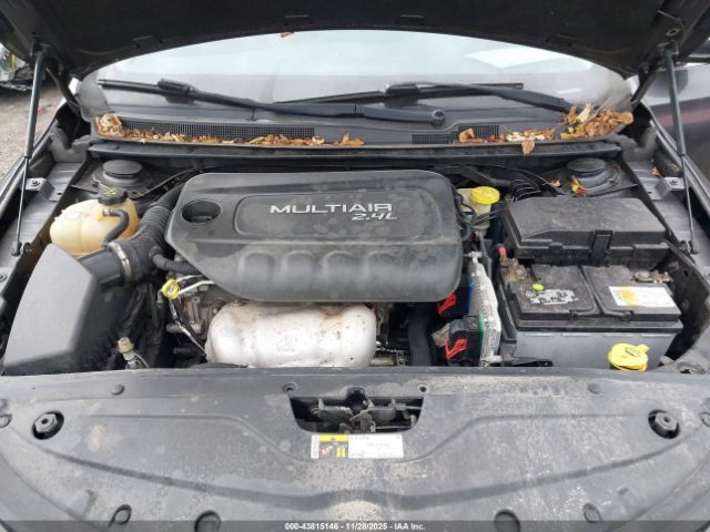 Chrysler 200 Limited Image 6