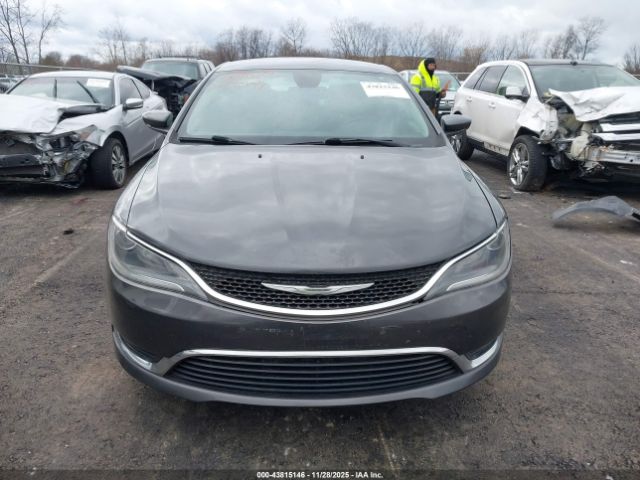 Chrysler 200 Limited Image 9