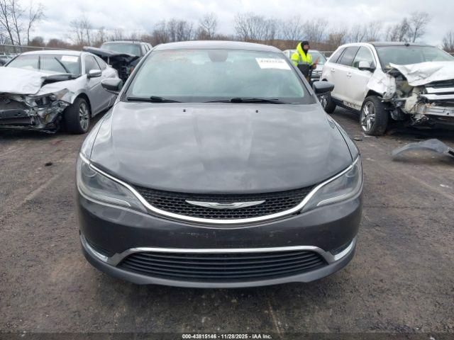 Chrysler 200 Limited Image 9