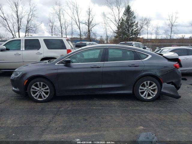 Chrysler 200 Limited Image 8