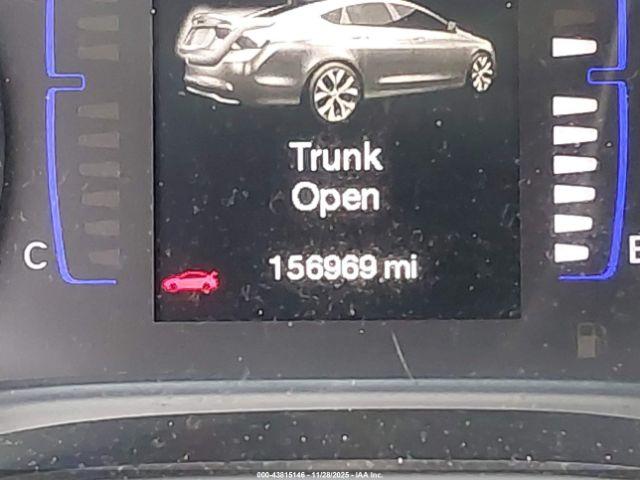 Chrysler 200 Limited Image 10