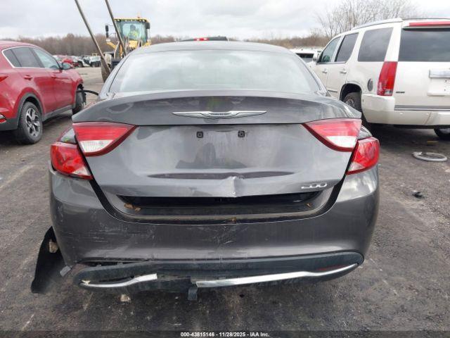 Chrysler 200 Limited Image 16