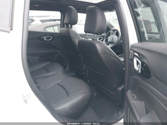 Jeep Compass Limited 4x4 Image 8