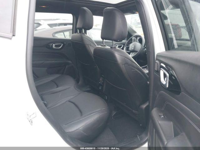 Jeep Compass Limited 4x4 Image 8