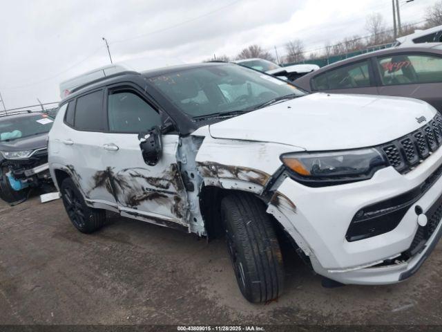 Jeep Compass Limited 4x4 Image 14