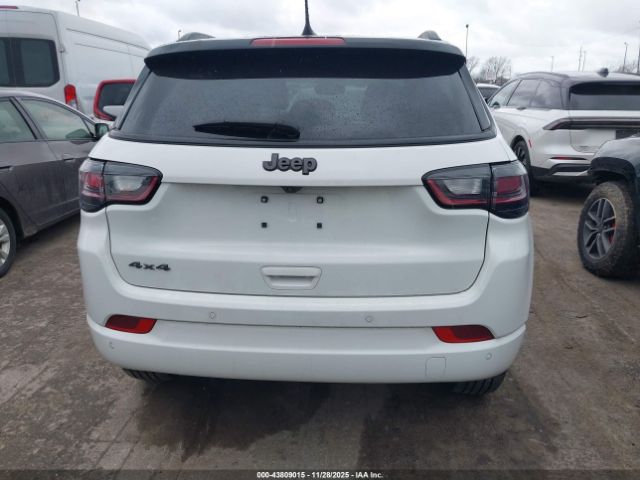 Jeep Compass Limited 4x4 Image 2