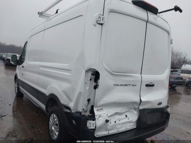 Ford Transit Image 3