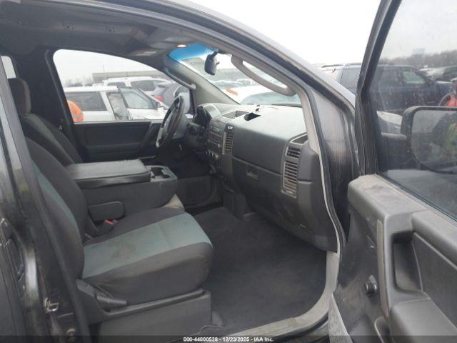 Nissan Titan Xe Image 4