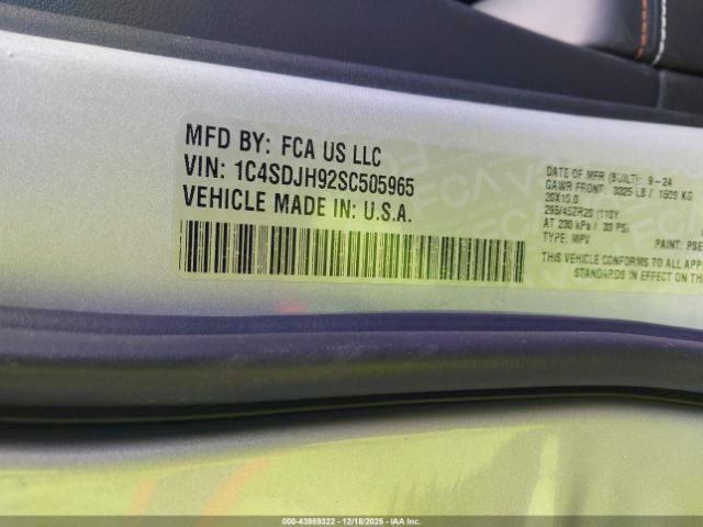 Dodge Durango Srt Hellcat Silver Bullet Awd Image 12