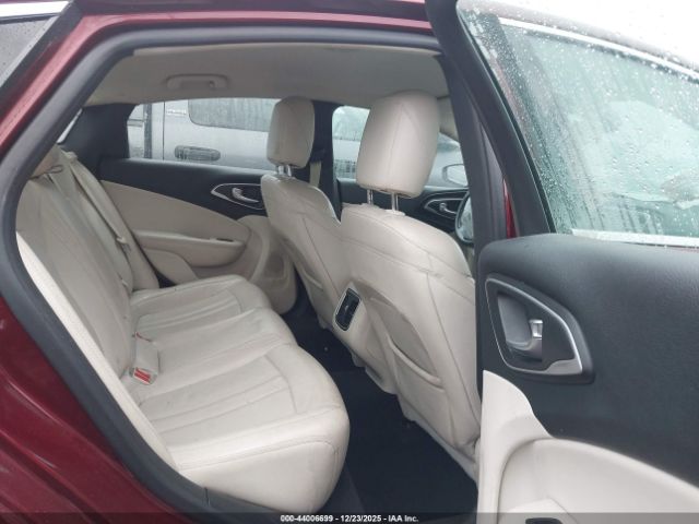 Chrysler 200 C Image 4