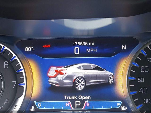 Chrysler 200 C Image 3