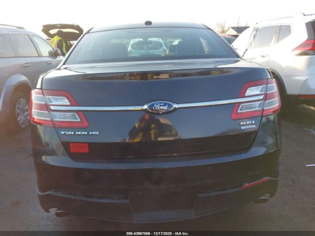 Ford Taurus Image 14