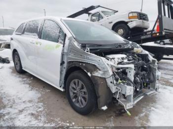  Salvage Toyota Sienna