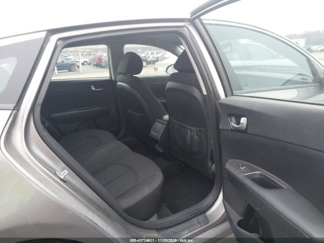 Kia Optima Lx Image 9