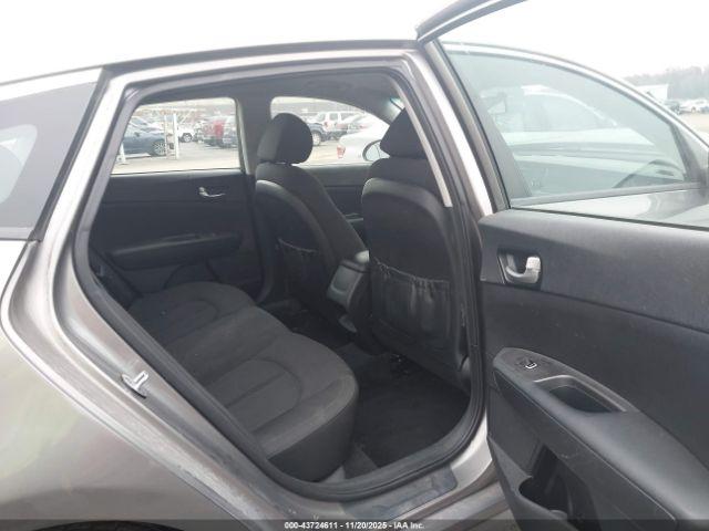 Kia Optima Lx Image 9