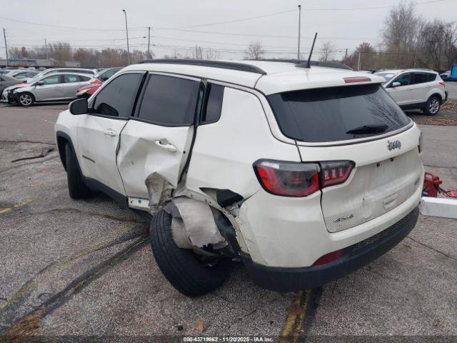 Jeep Compass Latitude 4x4 Image 6