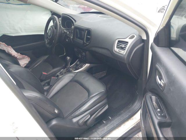 Jeep Compass Latitude 4x4 Image 3