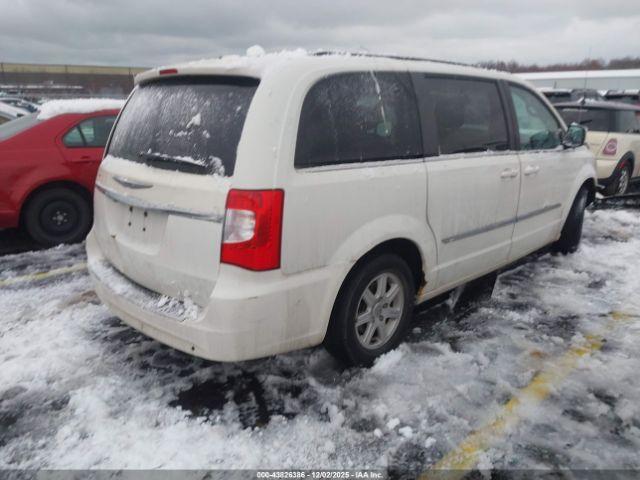 Chrysler Town & Country Touring Image 14