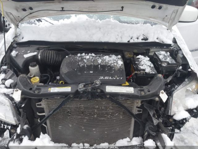 Chrysler Town & Country Touring Image 5