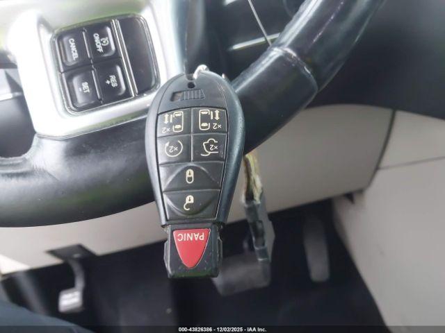 Chrysler Town & Country Touring Image 15