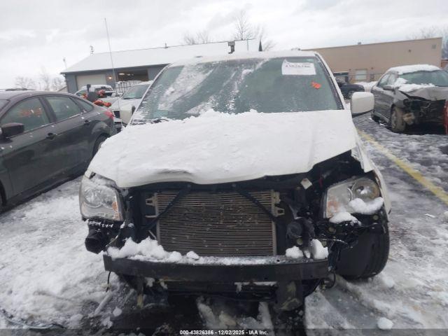 Chrysler Town & Country Touring Image 17