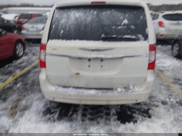 Chrysler Town & Country Touring Image 2