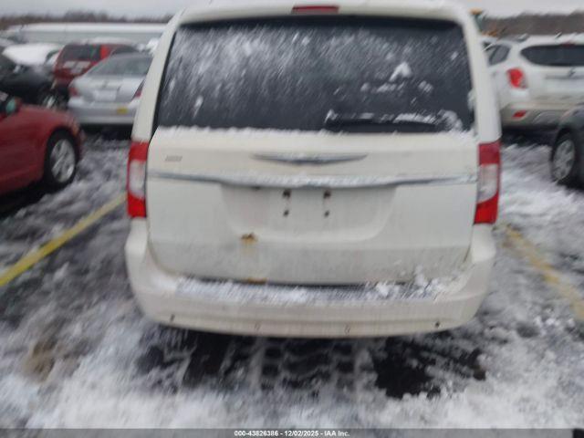 Chrysler Town & Country Touring Image 2