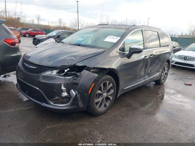 Chrysler Pacifica Limited Image 4