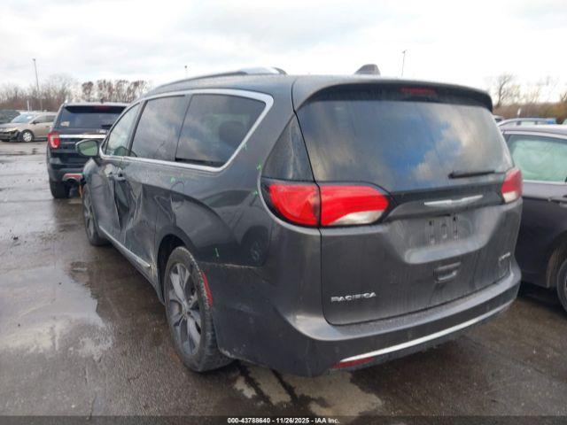 Chrysler Pacifica Limited Image 15