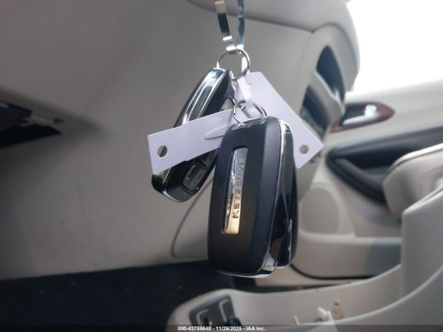 Chrysler Pacifica Limited Image 14