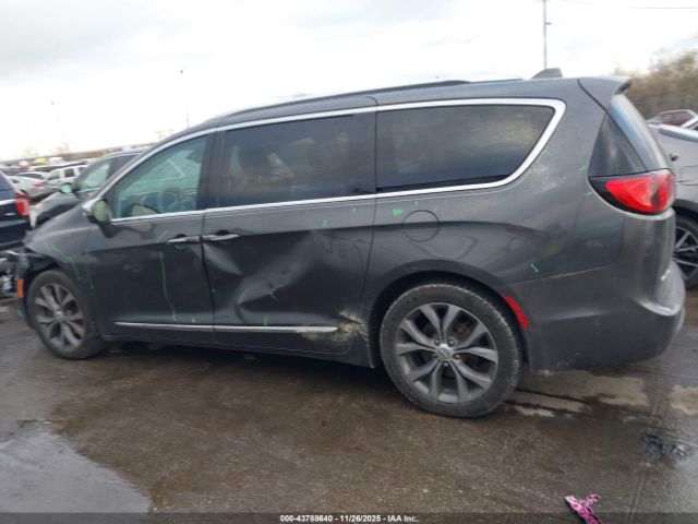 Chrysler Pacifica Limited Image 7