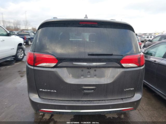 Chrysler Pacifica Limited Image 12