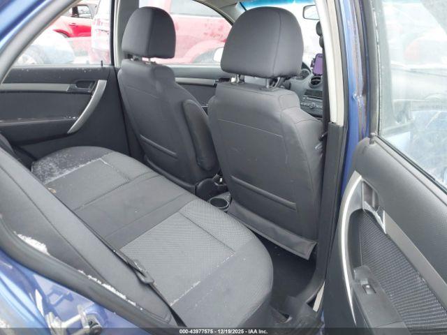 Chevrolet Aveo Lt Image 9