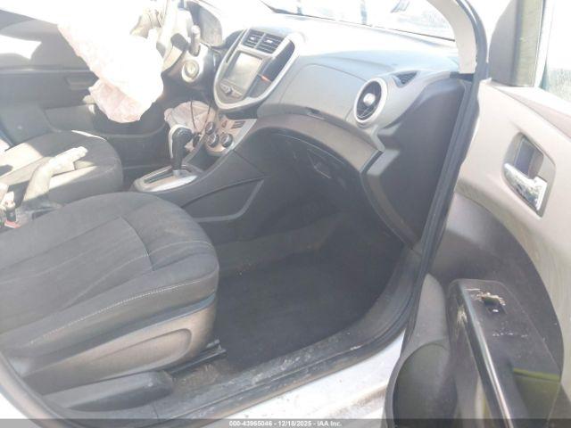 Chevrolet Sonic Lt Auto Image 2