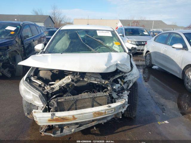 Chevrolet Sonic Lt Auto Image 8