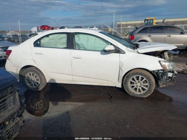 Chevrolet Sonic Lt Auto Image 15