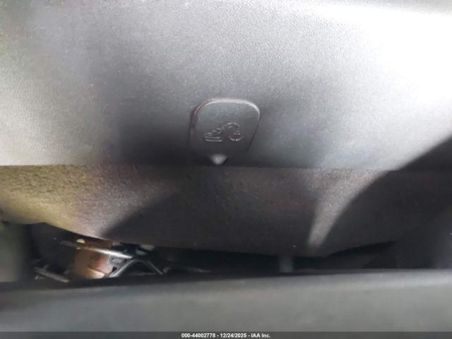 Chevrolet Silverado 1500 Work Truck Image 11