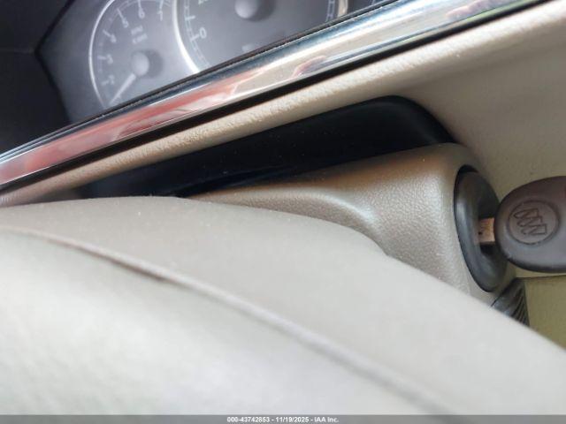 Buick LaCrosse Cx Image 9