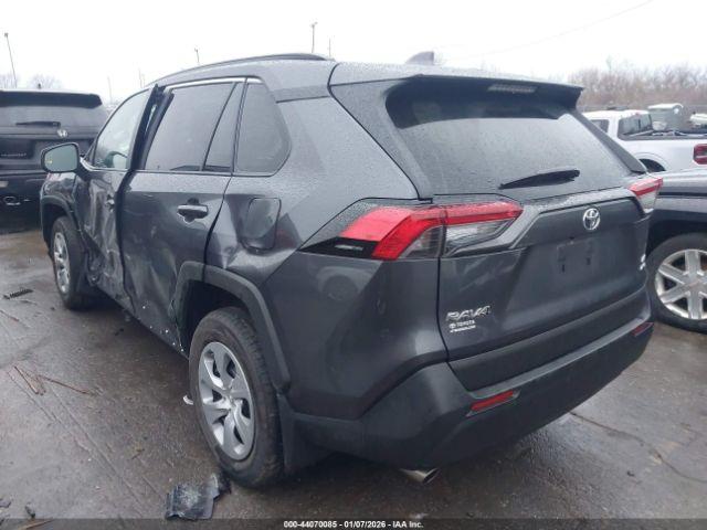 Toyota RAV4 Le Image 9
