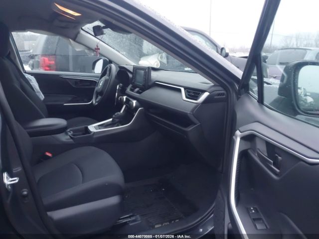 Toyota RAV4 Le Image 2