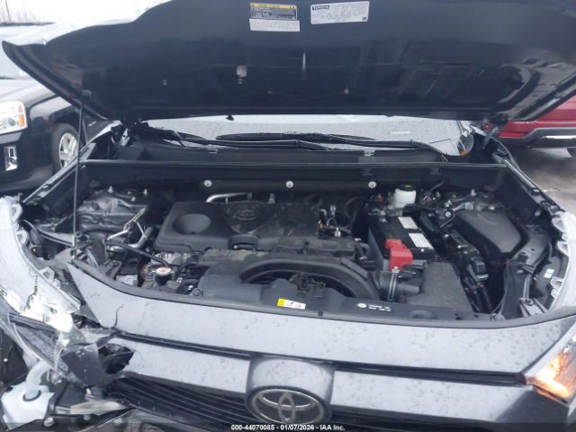 Toyota RAV4 Le Image 5