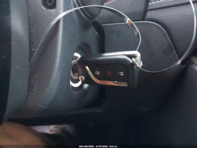 Toyota RAV4 Le Image 4