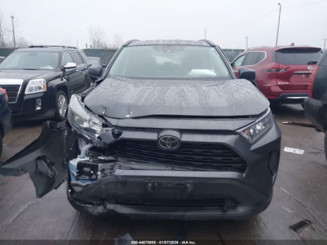 Toyota RAV4 Le Image 8