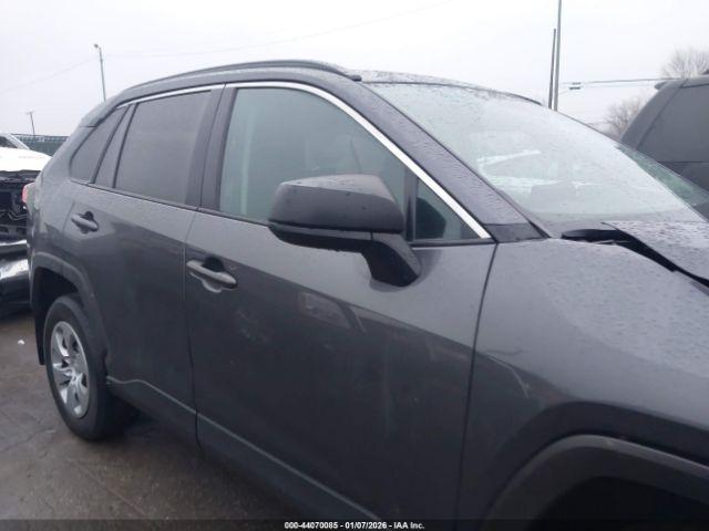 Toyota RAV4 Le Image 3