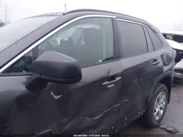 Toyota RAV4 Le Image 15