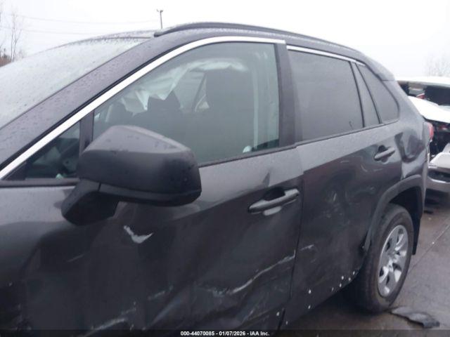 Toyota RAV4 Le Image 15