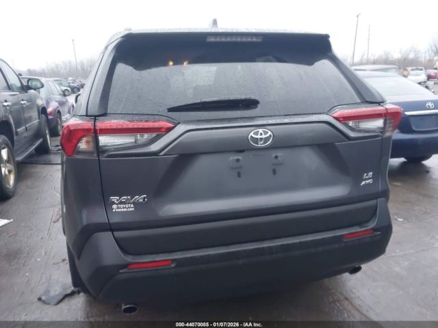 Toyota RAV4 Le Image 10