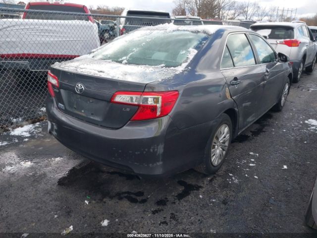 Toyota Camry Le Image 11